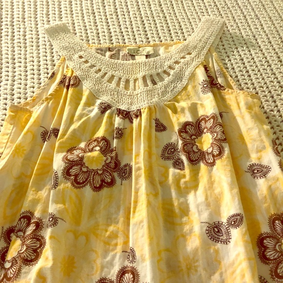 Cute Ann Taylor top - Picture 1 of 3